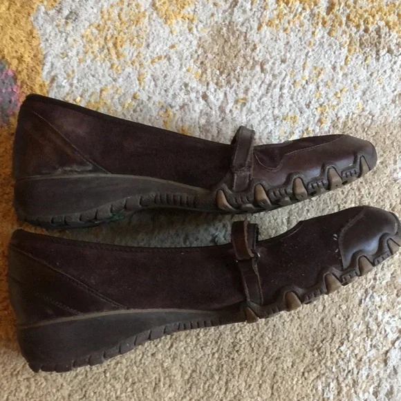 Brown Sketchers Mary Jane Style Shoes (3) - Picture 3 of 3